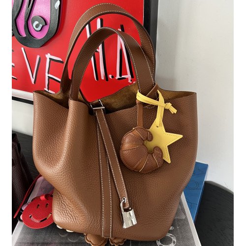 Le Croissant Charm